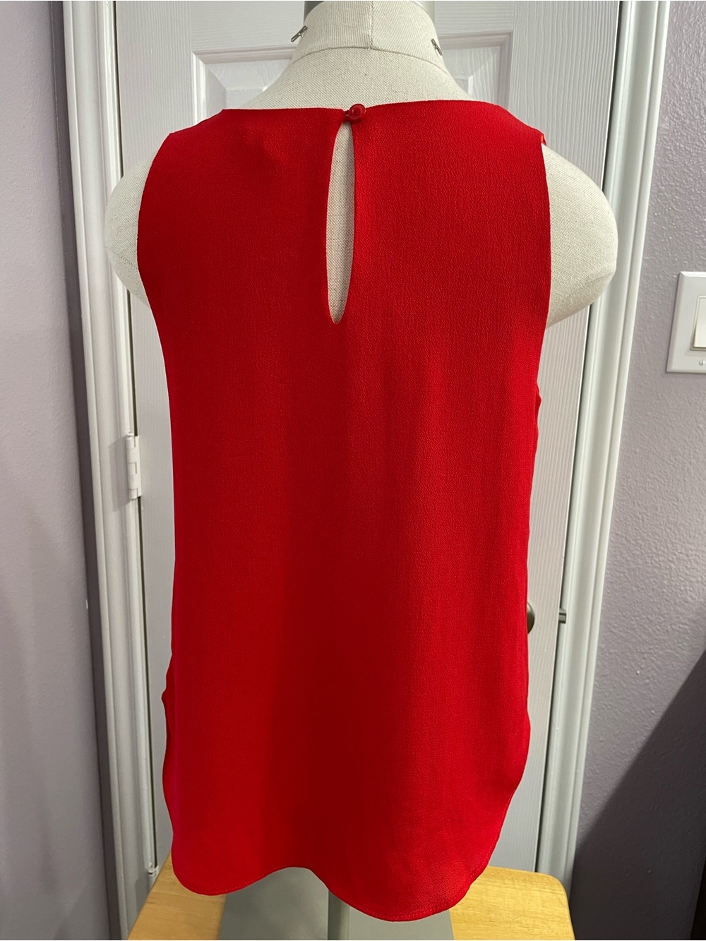 MINE Bright Red Keyhole Front and Back Sleeveless Career Camisole Size Small - Picture 2 of 8